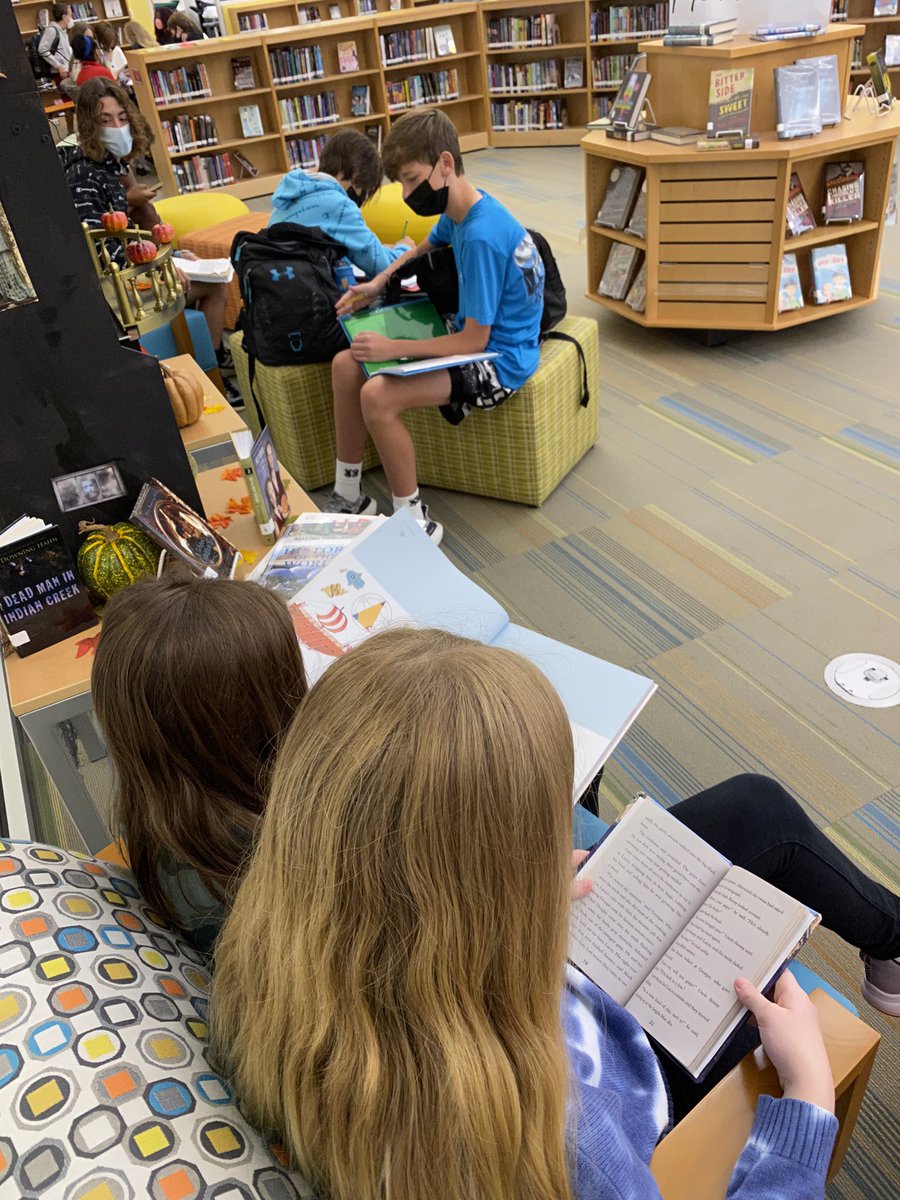 jldcassidy's tweet photo. Great way to start my day. Ss in the media center. ❤️@AFMSChargers #WonderWake https://t.co/8X96OxPNaU