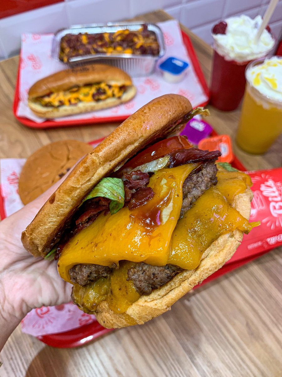 Resto_Halal's tweet image. Bill’s Burger 🍔 

Burgers 100% US. 

Il vous propose des burritos 🌯, hot Dog 🌭, smoothies, churros etc. 

Les prix sont abordables (une dizaine d’euros pour un menu) 

📍27 avenue Anatole France 
Vitry sur Seine 94400

📍8 Rue des Cahouettes 93360 Neuilly Plaisance