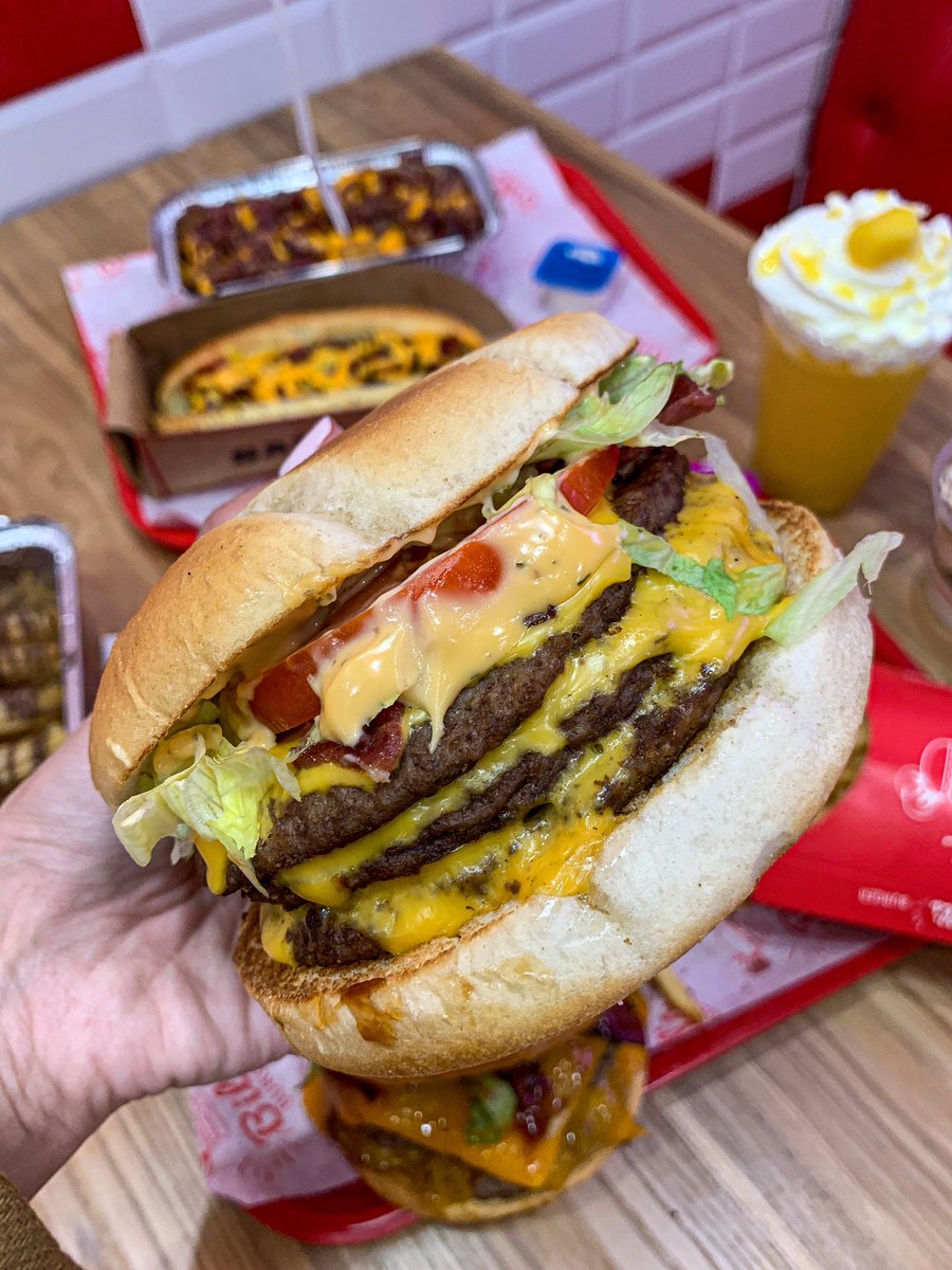 Resto_Halal's tweet image. Bill’s Burger 🍔 

Burgers 100% US. 

Il vous propose des burritos 🌯, hot Dog 🌭, smoothies, churros etc. 

Les prix sont abordables (une dizaine d’euros pour un menu) 

📍27 avenue Anatole France 
Vitry sur Seine 94400

📍8 Rue des Cahouettes 93360 Neuilly Plaisance