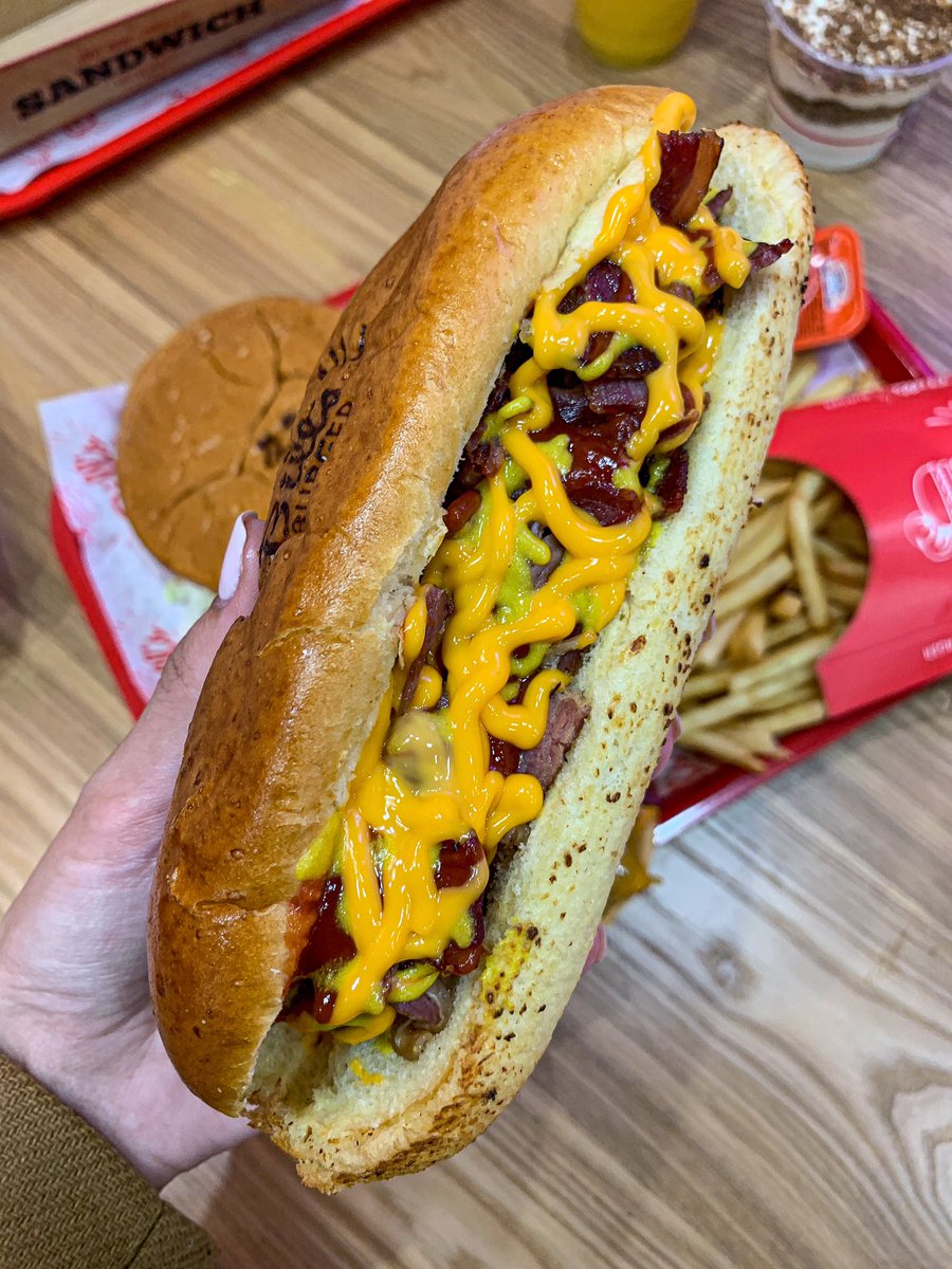 Resto_Halal's tweet image. Bill’s Burger 🍔 

Burgers 100% US. 

Il vous propose des burritos 🌯, hot Dog 🌭, smoothies, churros etc. 

Les prix sont abordables (une dizaine d’euros pour un menu) 

📍27 avenue Anatole France 
Vitry sur Seine 94400

📍8 Rue des Cahouettes 93360 Neuilly Plaisance