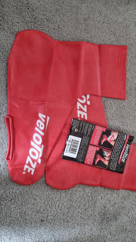 oDonegan's tweet photo. With over 200k to do tomorrow and having seen forecast, I thought it was a good idea to throw 20 quid for these overshoes...
I hope they do the job.
#velotoze #wet #notdry #alwaysriding #Rule5 #Rule9 https://t.co/xuNffXRf2c