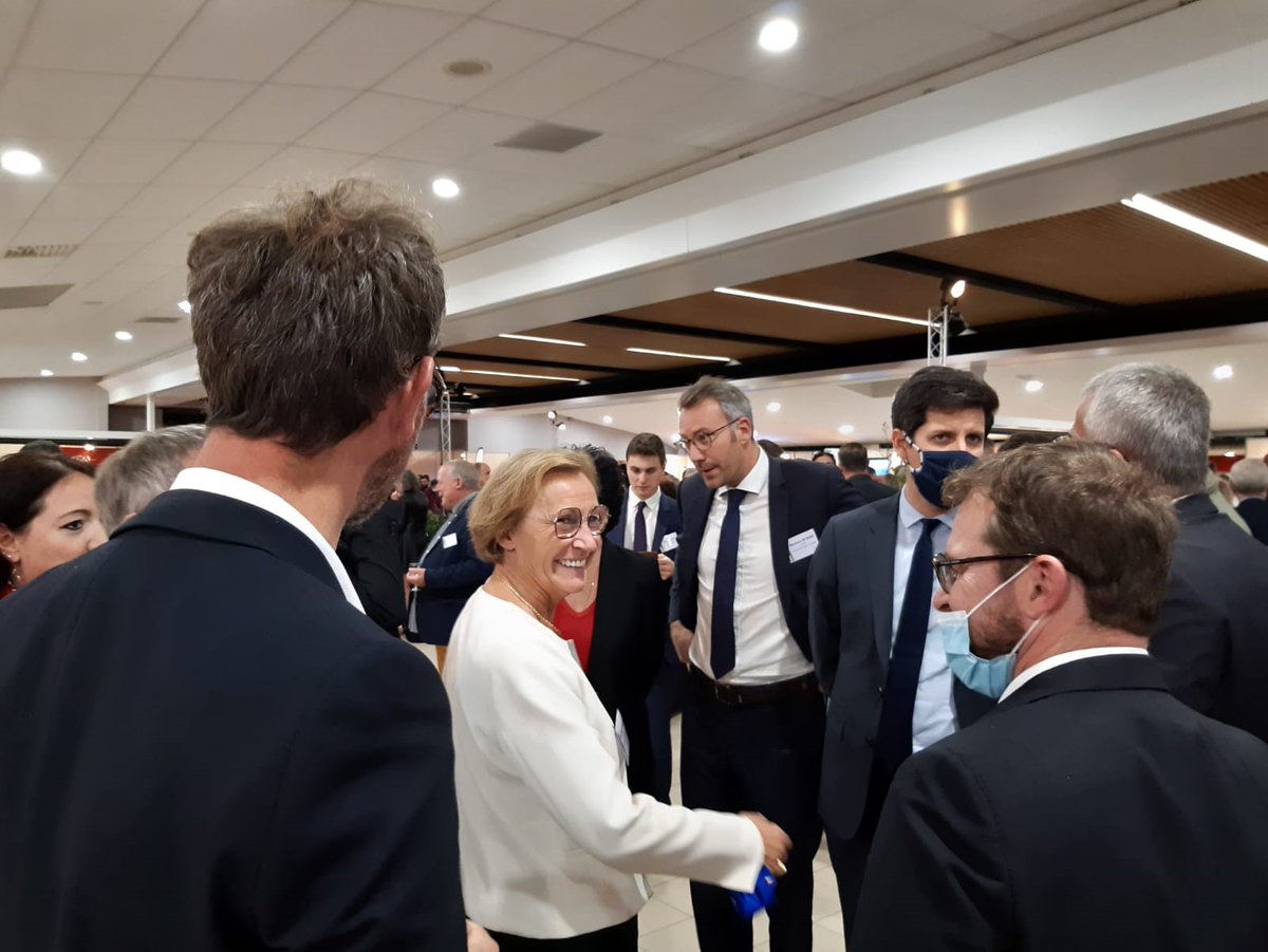enedis_pdl's tweet photo. Aujourd'hui, les interlocuteurs territoriaux d'@enedis en Vendée vont à la rencontre des élus au Carrefour des maires et présidents de communautés. L'occasion d'échanger avec eux sur notre accompagnement dans leurs projets de #TransitionEcologique 🌿 #MobilitéElectrique #EnR https://t.co/wbOd6pP4d8