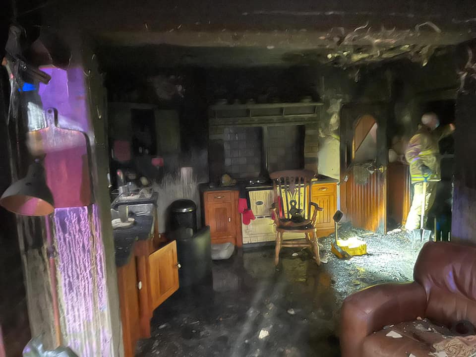 NIFRSOFFICIAL's tweet photo. At 6.53am 2 Fire Appliances from Lisburn attended a well-developed house fire in the Lisburn area. The occupants escaped safely but their pet dog, Fergus, was trapped inside the property. Crews brought the fire under control, rescued Fergus &amp; gave him medical assistance. https://t.co/r8pih5gzeg