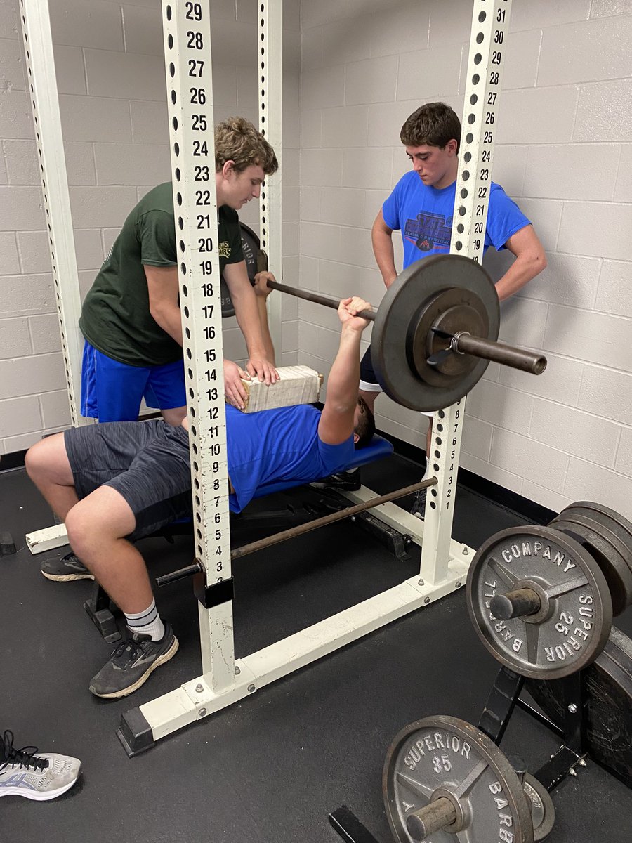 FballRedfield's tweet photo. Finished our bye week off strong with a great chest day and FAT ARM FRIDAY. These guys always give great effort in the weight room! https://t.co/NFIoT0uMs3