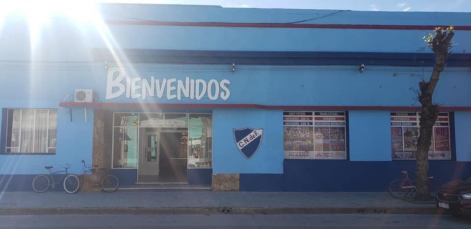 sdidelyi's tweet photo. En las vísperas de su centésimo décimo año de vida, El Club Nacional de Sarandí del Yi en su “Octubre tricolor, 110 años de gloria”, acondiciona y ornamenta su fachada. 
Desde ya, Felicitaciones bolso del Yi. https://t.co/7k0RBHuvvm