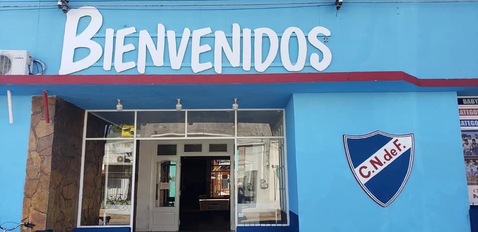 sdidelyi's tweet photo. En las vísperas de su centésimo décimo año de vida, El Club Nacional de Sarandí del Yi en su “Octubre tricolor, 110 años de gloria”, acondiciona y ornamenta su fachada. 
Desde ya, Felicitaciones bolso del Yi. https://t.co/7k0RBHuvvm