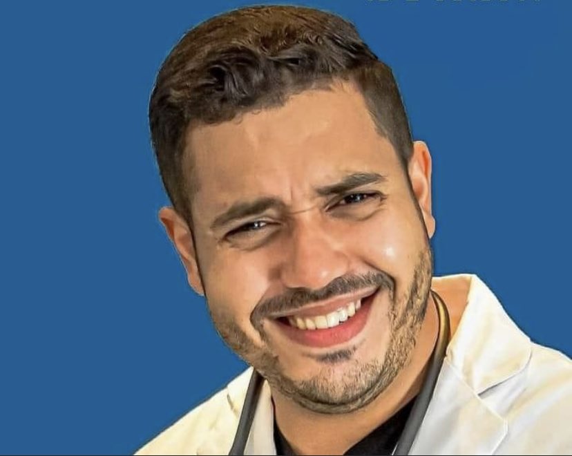 eugeniocedenolr's tweet photo. Ayer por mi critica condición no te felicité en tu cumpleaños. Pero mientras entraba al quirofano pensaba en ti. Gracias por el orgullo que me haces sentir y por la alegría de verte cumplir un año más de vida fructífera. Feliz cumpleaños ⁦@VladimirCedeno⁩ . https://t.co/W3zNdoTJbX