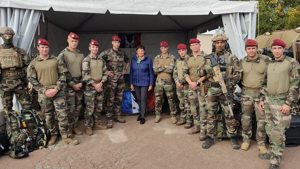 1erRCP's tweet image. Très honoré par la présence de Madame le Maire de Pamiers aux côtés du #1errcp lors de la présentation des capacités de @armeedeterre de Satory. 

Pamiers fier de ses Rapaces !! 🦅

#PCAT2021 #GCP #Commandos #CapatiTerre #MariedePamiers