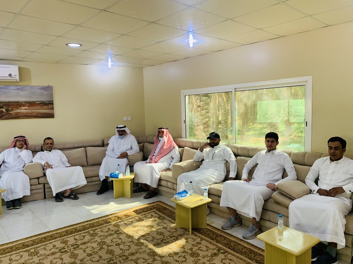 tamimi3035's tweet photo. تشرفت هذا اليوم بزيارة اسرة واحفاد الشاعر #راشد_بن_دباس في عودة سدير استعدادلحضور فعالية كنز تمر في بيت الضويحي التاريخي
شكر لأحفاد راشد بن دباس على حسن الإستقبال وكرم الضيافة
@aldhwaihihome @awdatseder @AlawdhNet 
#عودة_سدير https://t.co/0uauaHSTBG
