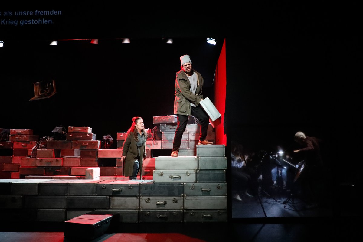 Stadttheater_GI's tweet photo. Liebe Studis der @jlugiessen , @THMittelhessen , @FTHgiessen !
Denkt dran: Ihr habt ein Dauer-Theaterticket!
Wie wäre es mit der Kammeroper KRIEG. STELL DIR VOR, ER WÄRE HIER?
Fr+Sa um 20 Uhr im taT
#STG2122 #neuessemester #ermässigungen #zumnachdenken https://t.co/tTNswluvOP