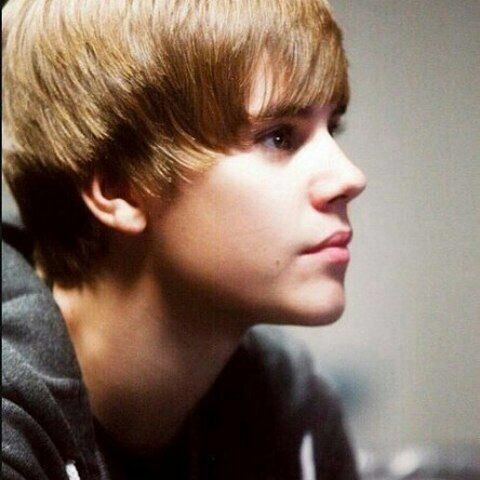bizzleslust's tweet photo. "we grew up with justin bieber" https://t.co/Byn28K1vXF