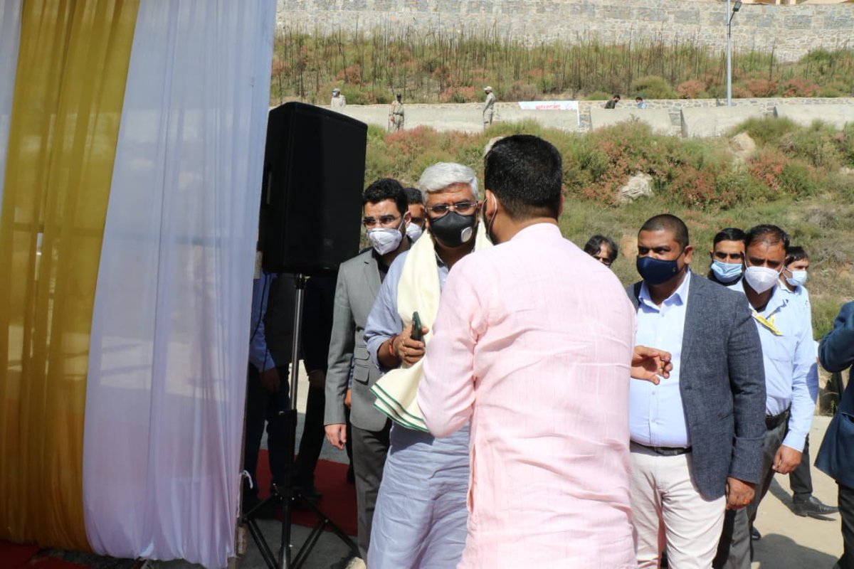 IAmErAijaz's tweet photo. Received Honourable Union Minister Shri Gajendra Singh Shikhawat in #Khonmoh during his first day of public outreach program.Honourable Union minister interacted with #PaniSamitis & PRIs of block Khonmoh.During interaction raised many various issues of public importance. https://t.co/oGyrQxkgON