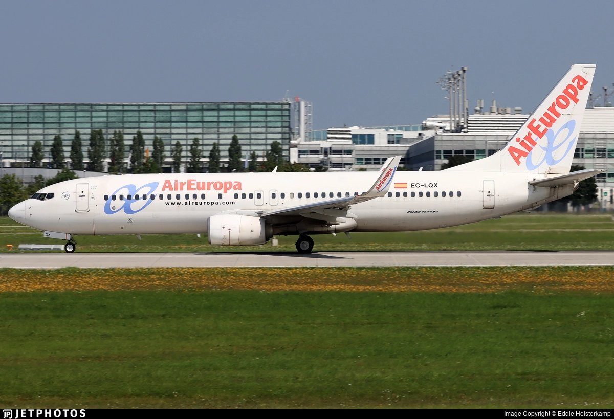 AeropuertosTFE's tweet photo. #NOTICIAS| 08/10/2021📆
Aterriza el primer vuelo del día en el aeropuerto de #TenerifeNorte - El vuelo #UX9117 de @AirEuropa desde #Madrid.
El vuelo #UX9049 a #Madrid espera operar con normalidad.
📸 Eddie Heisterkamp https://t.co/BVUHthFz1G