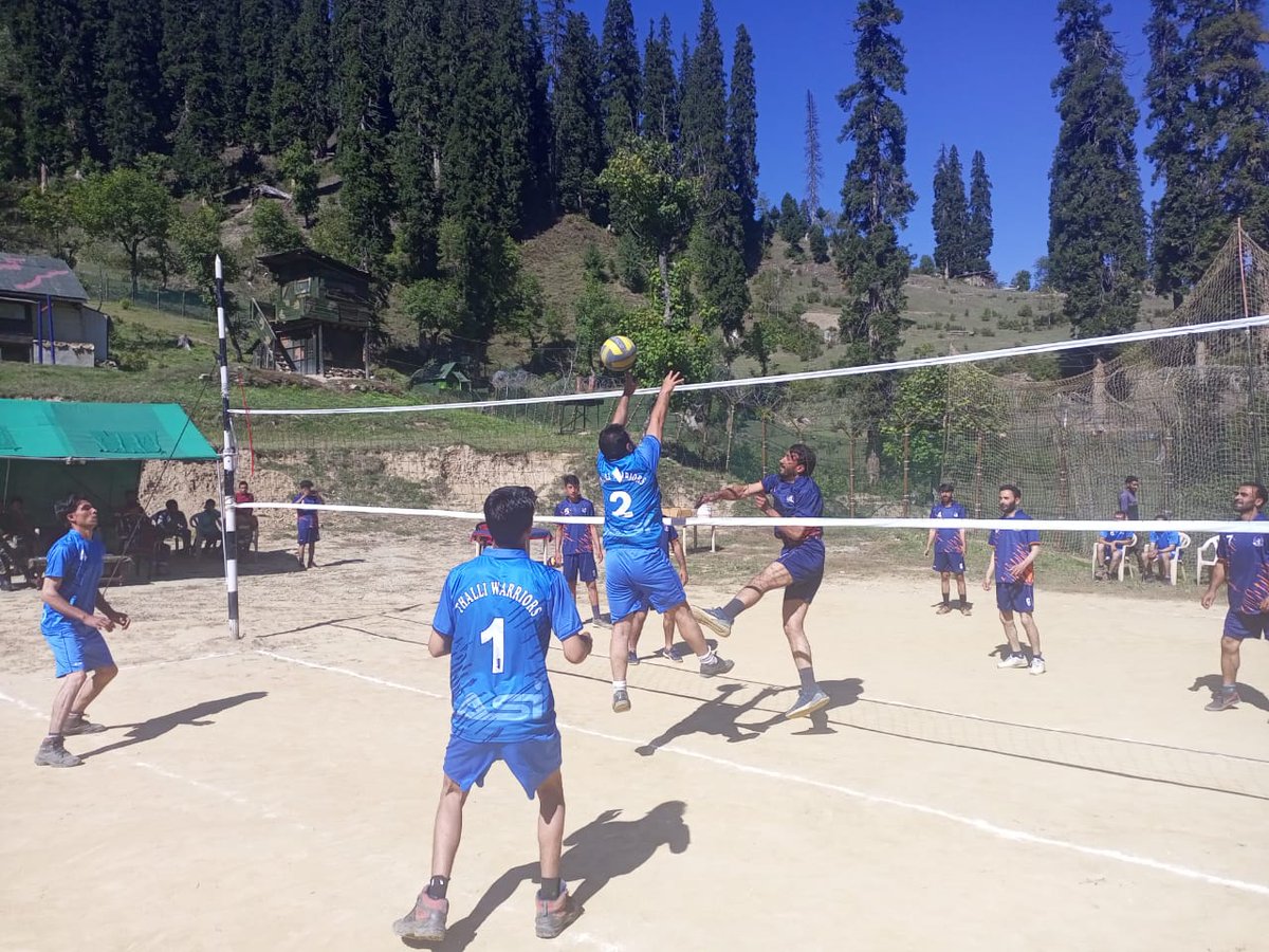sk_santoshsingh's tweet image. #Zamindarkhan1
#ThalliVolleyballTournament 
Update on Matches Played on 08 Oct 21  
T Sunt Titans Vs Thalli Warriors 
T Sunt Titans won with 2-0
Dhoban Daggers Vs T Sunt Tigers  - T Sunt Tigers won with 1-2
Stay tuned for more updates @MachhalGunners
