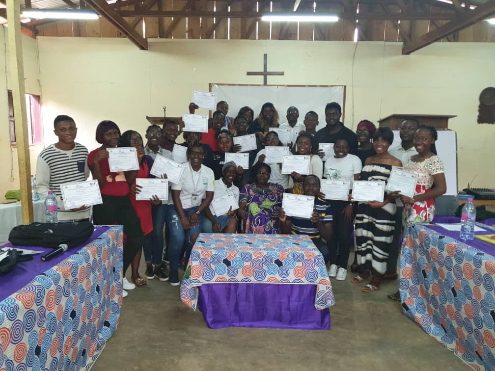 PaeEssamba's tweet photo. C’est en suivant cette maxime que nous avons organisé un séminaire de formation pour 60 jeunes et étudiants de nos points focaux de Yaoundé et de Buea, sur ‘’Comment Préparer et Réussir sa Carrière Professionnelle’’. https://t.co/OGoTSvi1rp