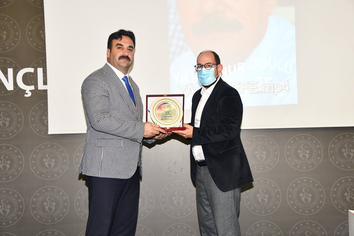 GSB_Ankara's tweet photo. 📌Amatör Spor Haftası
Ödül Töreni

📍İl Müdürlüğü Konferans Salonu 

Çeşitli etkinlikler ve faaliyetlerle kutlanan hafta dolayısıyla düzenlenen ödül töreni İl Müdürümüz Mustafa Çelik, şube müdürleri, il spor temsilcileri ve sporcularımızın katılımı ile gerçekleşti.. https://t.co/cSw2fYwev5