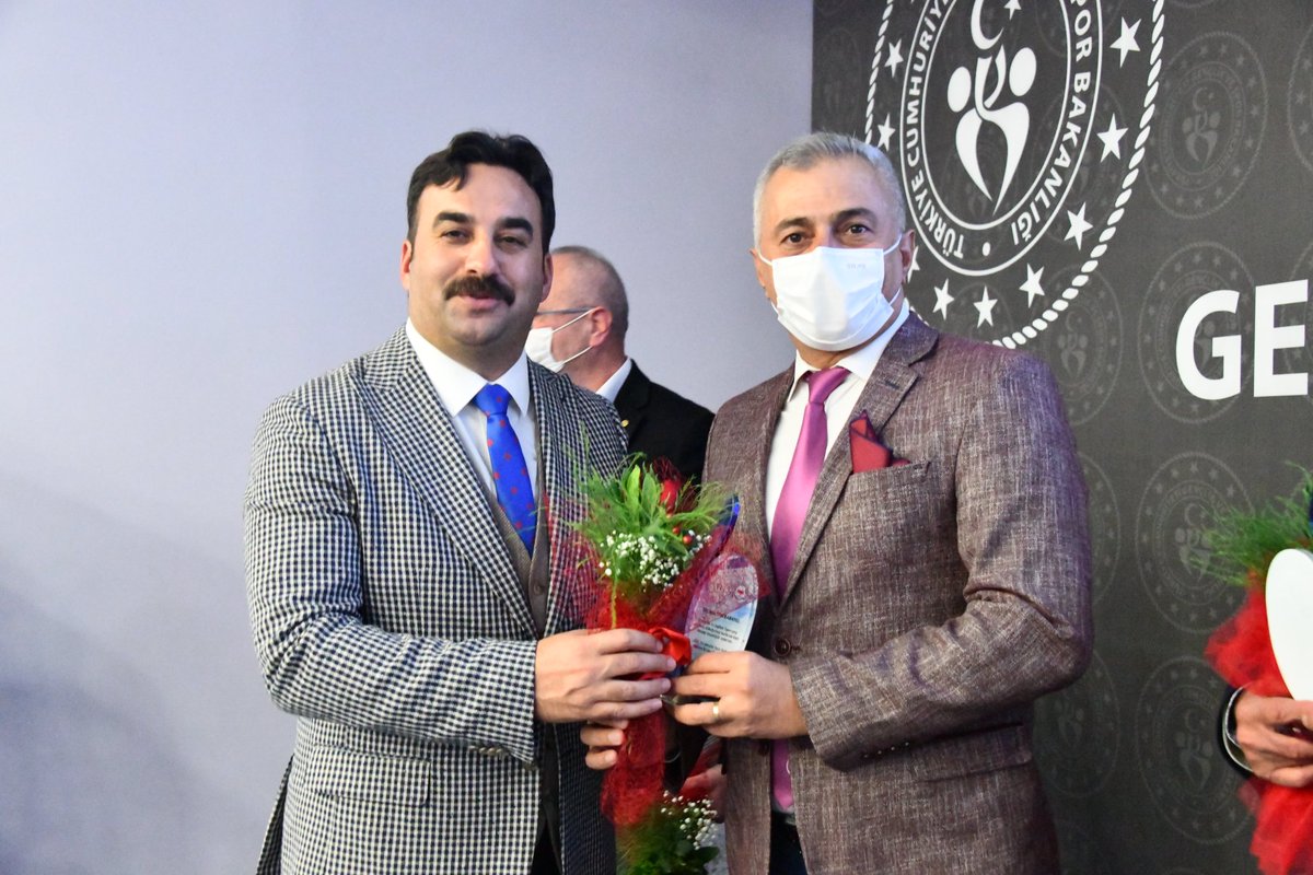 GSB_Ankara's tweet photo. 📌Amatör Spor Haftası
Ödül Töreni

📍İl Müdürlüğü Konferans Salonu 

Çeşitli etkinlikler ve faaliyetlerle kutlanan hafta dolayısıyla düzenlenen ödül töreni İl Müdürümüz Mustafa Çelik, şube müdürleri, il spor temsilcileri ve sporcularımızın katılımı ile gerçekleşti.. https://t.co/cSw2fYwev5