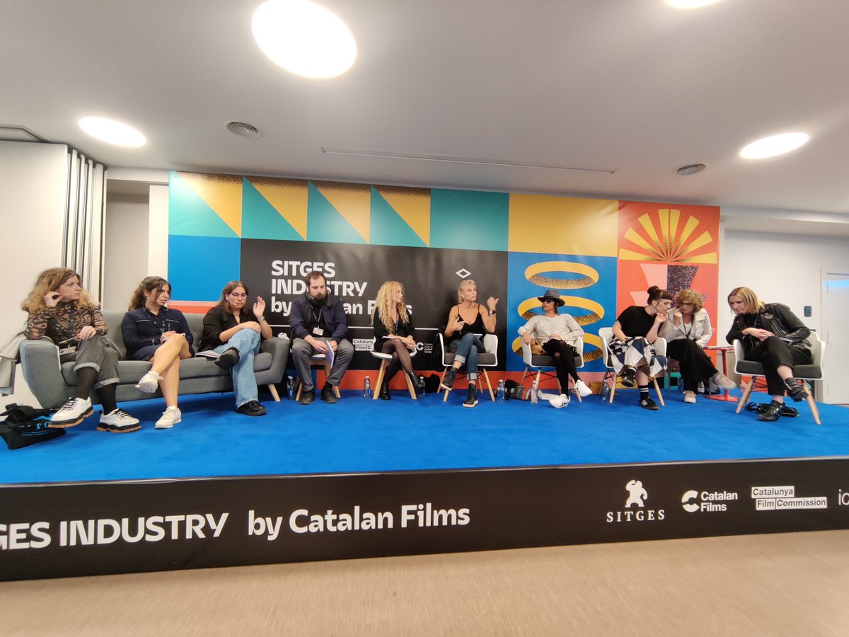 xsalmeron's tweet photo. Es presenta el projecte #WomenInFan amb una taula rodona on es comparteix i és debat la dificultat de les dones per accedir i formar part del sector audiovisual, en especial, dins del gènere del fantàstic. També s'ha presentat la primera mentoria del projecte 📽️ @sitgesfestival https://t.co/BPNAd3cVld