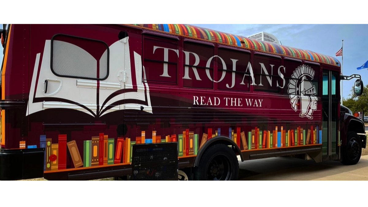 JenksReadtheWay's tweet photo. The #TrojansReadTheWay Bookmobile will be in the @jenkshs Homecoming Parade today at 5:30 p.m.! We’ll be handing out candy and bookmarks - come see us and enjoy the parade!
The parade will begin near Main and Elm, then continue East through downtown Jenks. https://t.co/hajuF84ssT