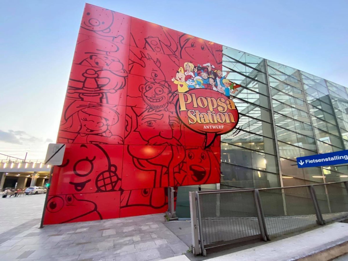 plopsafansbe's tweet photo. Je kan er niet meer naast kijken! De ingang van #PlopsaStation Antwerp kreeg een upgrade. https://t.co/NLHWDJDv1l