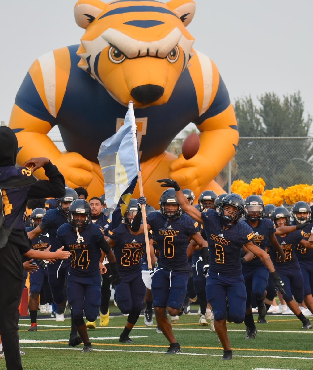 Inderkum_FB's tweet photo. Tonight We Hunt!!!!! @pressley_amani @mopheadvinny @showtimebubba @CoachE916 @Coach_Taylor615 @TyesJeremiah_ @Inderkum_FB @Tannercolvin_3 @Miles1k__ @miles_tremell @shamonte__ @LavakiBrandon @TatafuToe https://t.co/tGVMSgknP0