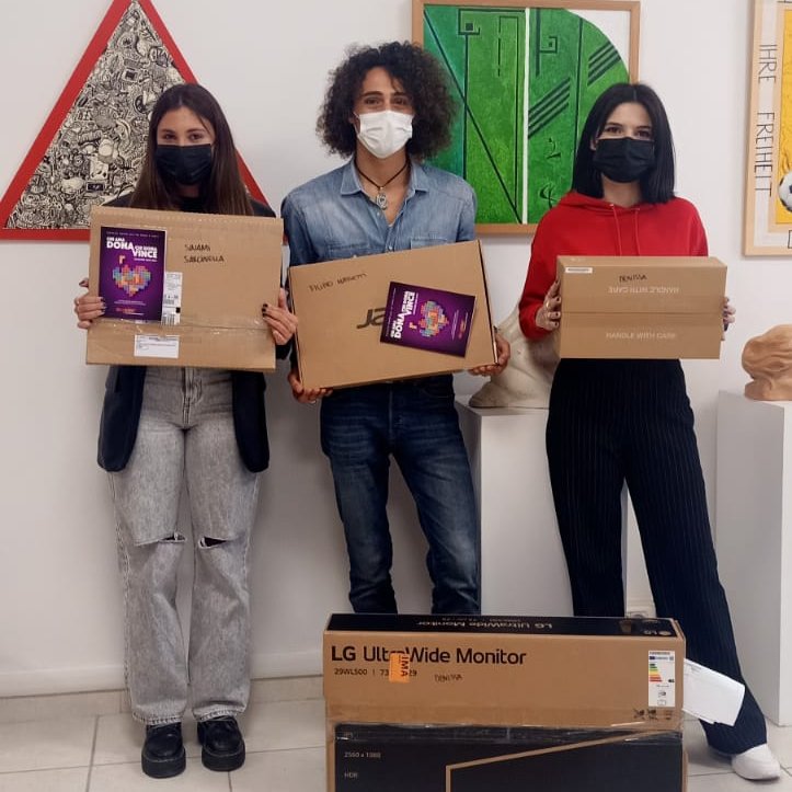 DonactionC's tweet photo. 🤩Lo scorso 1 ottobre con grande entusiasmo abbiamo consegnato al Liceo Artistico Preziotti Licini di Porto San Giorgio i premi sia agli studenti che alla scuola del concorso Donaction 2021.
Ecco alcuni scatti della giornata! 
👏👏👏 https://t.co/CgmfGAu60A