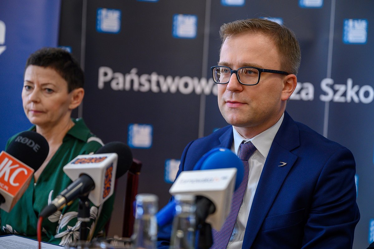 Grupa_Azoty's tweet photo. 🎓 Rozpoczęliśmy współpracę z Państwową Wyższą Szkołą Zawodową w #Tarnów. 
🤝 Nasza spółka i tarnowska #PWSZ zadeklarowały chęć prowadzenia wspólnych prac zmierzających do osiągnięcia synergii między światem nauki i przemysłu. 
➡ Więcej na https://t.co/o2CjUamRQ2
@GKadzielawski https://t.co/FhXqdrMK3i