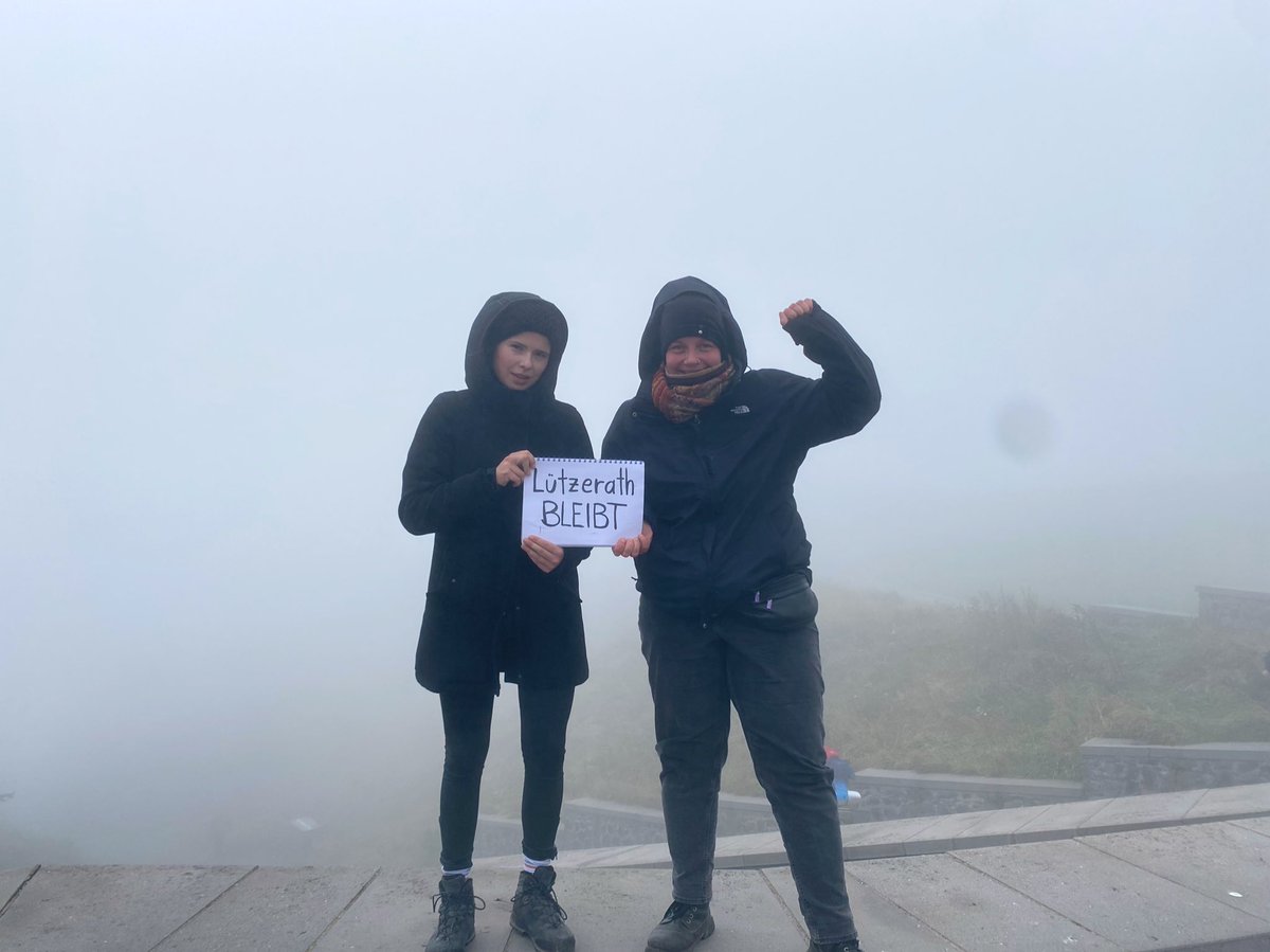 Luisamneubauer's tweet photo. “Alle Dörfer Bleiben” ist mehr, als der Schutz der Dörfer. Es heißt, wir schützen unser aller Lebensgrundlagen. Es heißt, wir stellen die Interessen der Vielen über die Profite der Wenigen. Es heißt, wir durchbrechen eine Normalität der fossilen Zerstörung. #LuetziBleibt https://t.co/8iAm8xUGzA