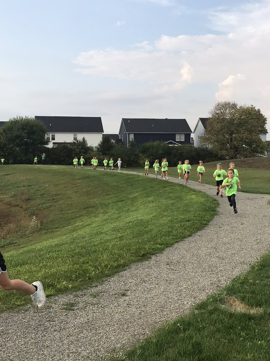 Shamrock Shuffle <a href="/SSESROCKS/">Robb Hedges</a> in full swing. Thanks <a href="/ssespto/">SSES PTO</a> for making this possible and for all of our families for the support!