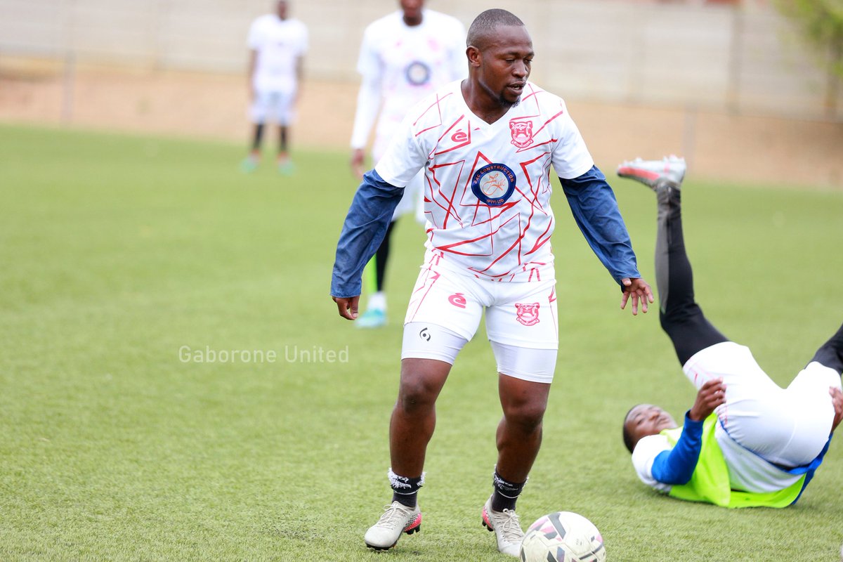 GaboroneUnitedS's tweet photo. #TGIF 

Seriti sa gogoba😂🙈⚽️

#GaboroneUnited 
#TheRedsRising https://t.co/UJfNjLs0Is