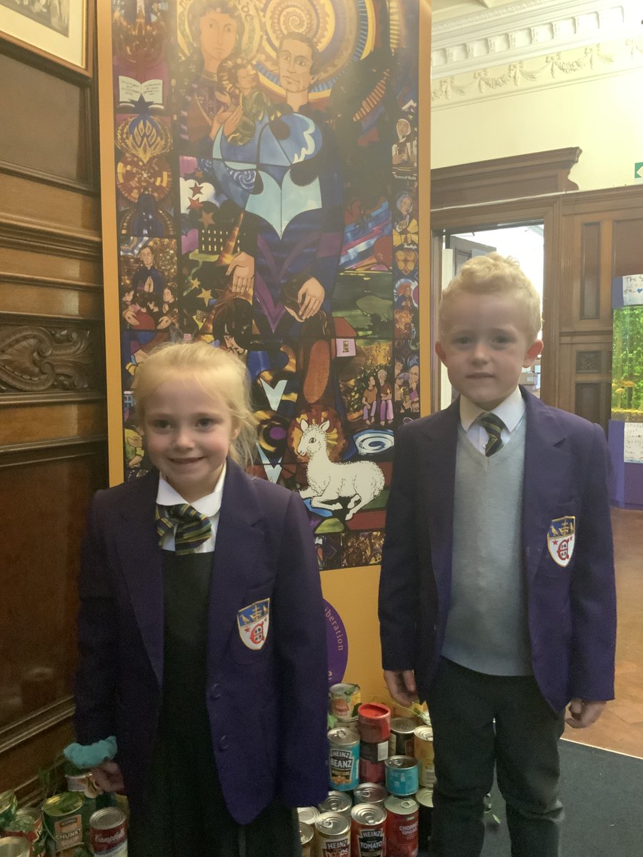 RunnymedeStEd's tweet photo. KS1 Stars of the Week...after an amazing Year 6 Harvest Assembly. https://t.co/tLxrOxuNwF