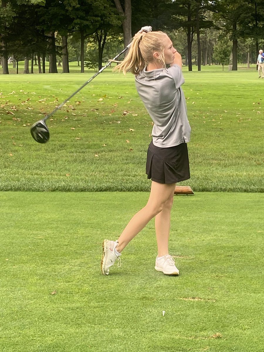PnWomans's tweet photo. Here are your All Division Golfers from Portage Northern - KT Leinwand and Zoey Quinn! @PNHuskieSports https://t.co/X6NpwhHhpv
