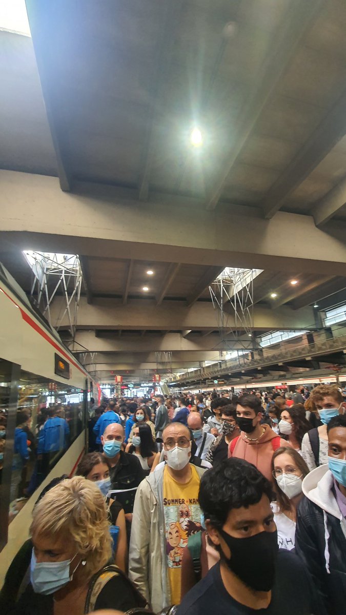 Paco_Bravoo's tweet photo. @CercaniasMadrid Desconvocado la huelga mis putos huevos, pedazo de sinvergüenza que sois y nos seguís cobrando el bono transporte como si vuestro transporte fuera la hostia https://t.co/vNPLtsaicB