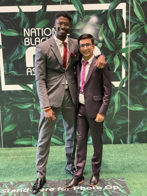 ZicklinGCMC's tweet photo. ๐Thanks Dhanush and Dean for sharing your photo from the National Black MBA Conference (@nbmbaahq)!
๐กDiversity conferences and associations are a great way to build your #network and learn from employers.
#ZicklinCareers #NBMBAA #MBAConference #Networking #CareerTips https://t.co/9QaLqwFRGd