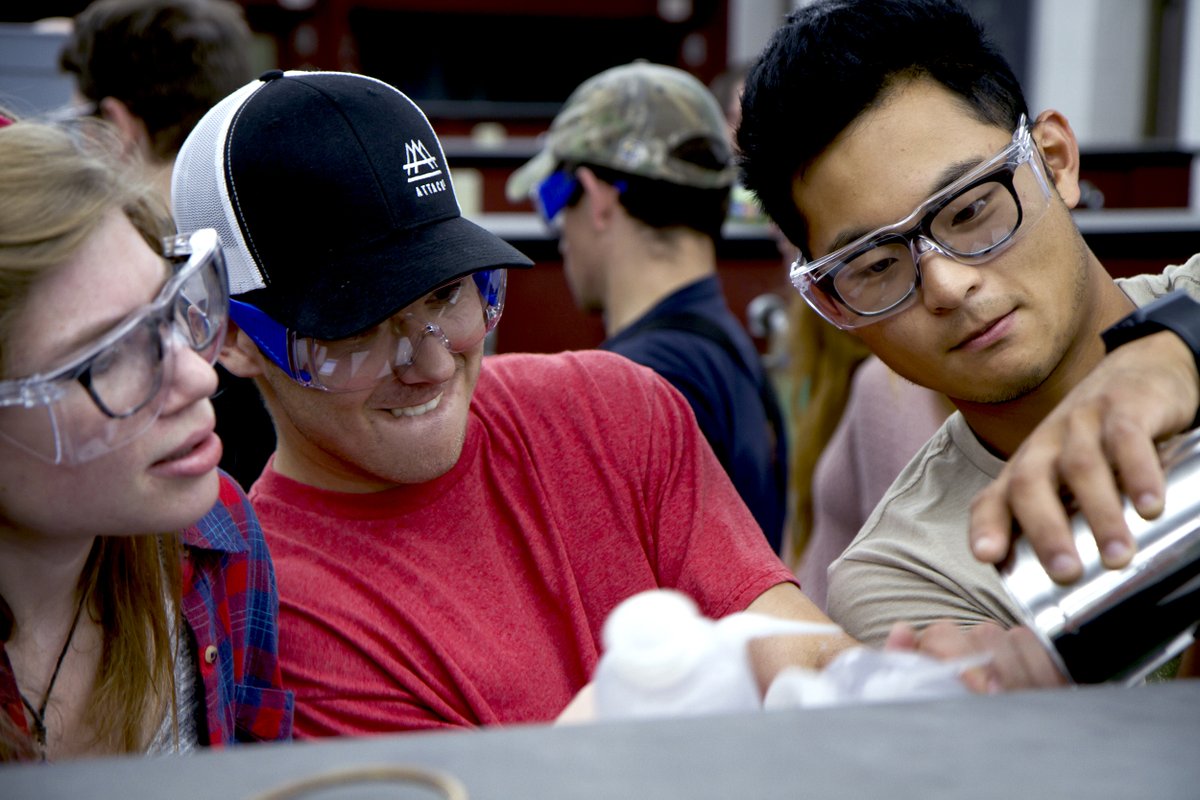USAStudyHere's tweet photo. Safety first! These @buffalostate students wear proper lab safety equipment when conducting scientific experiments. You'll find hands-on STEM learning in the field of your choice in New York 🧑‍🔬https://t.co/DKNGxxNlgs 

#USAStudyDestination
@studynewyork https://t.co/g4BZRKQVbS