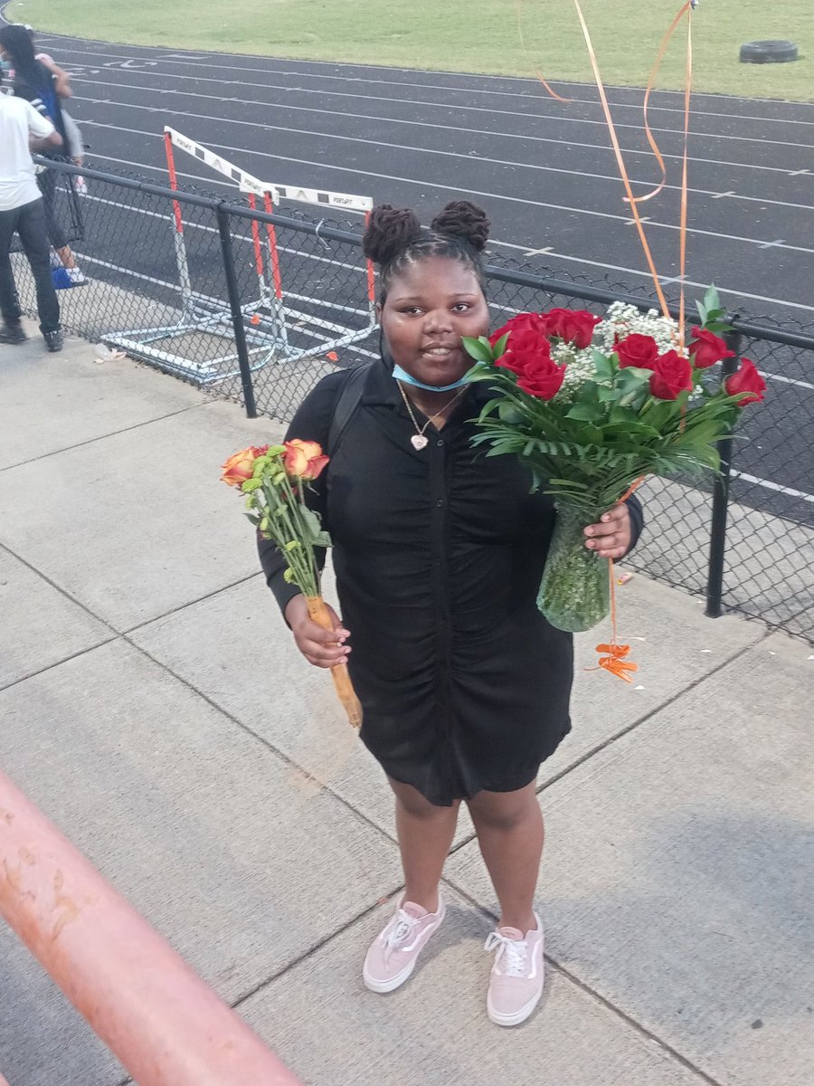 Phatz1966's tweet photo. My oldest granddaughter was in the running of Stratford Homecoming Cort she tied 2nd place. Its the SMILE, HAIR AND HEELS FOR THIS GRANNY https://t.co/36wX62JQl2