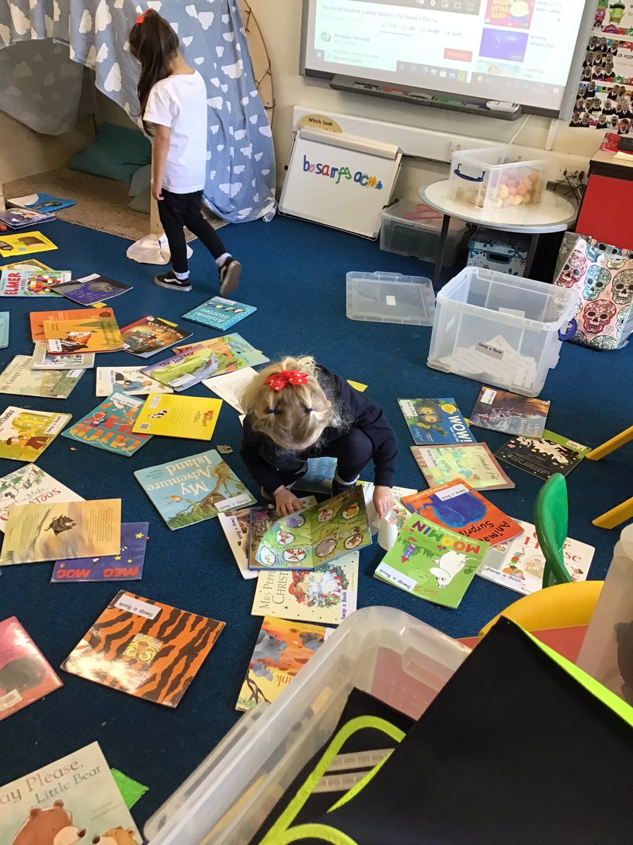 eyfsstaugustine's tweet image. Friday is ‘Swap a Book’ Day! The children absolutely love looking at the range of books they can choose from and get to pick the book that appeals to them the most. #readingforpleasure #eyfsreading
