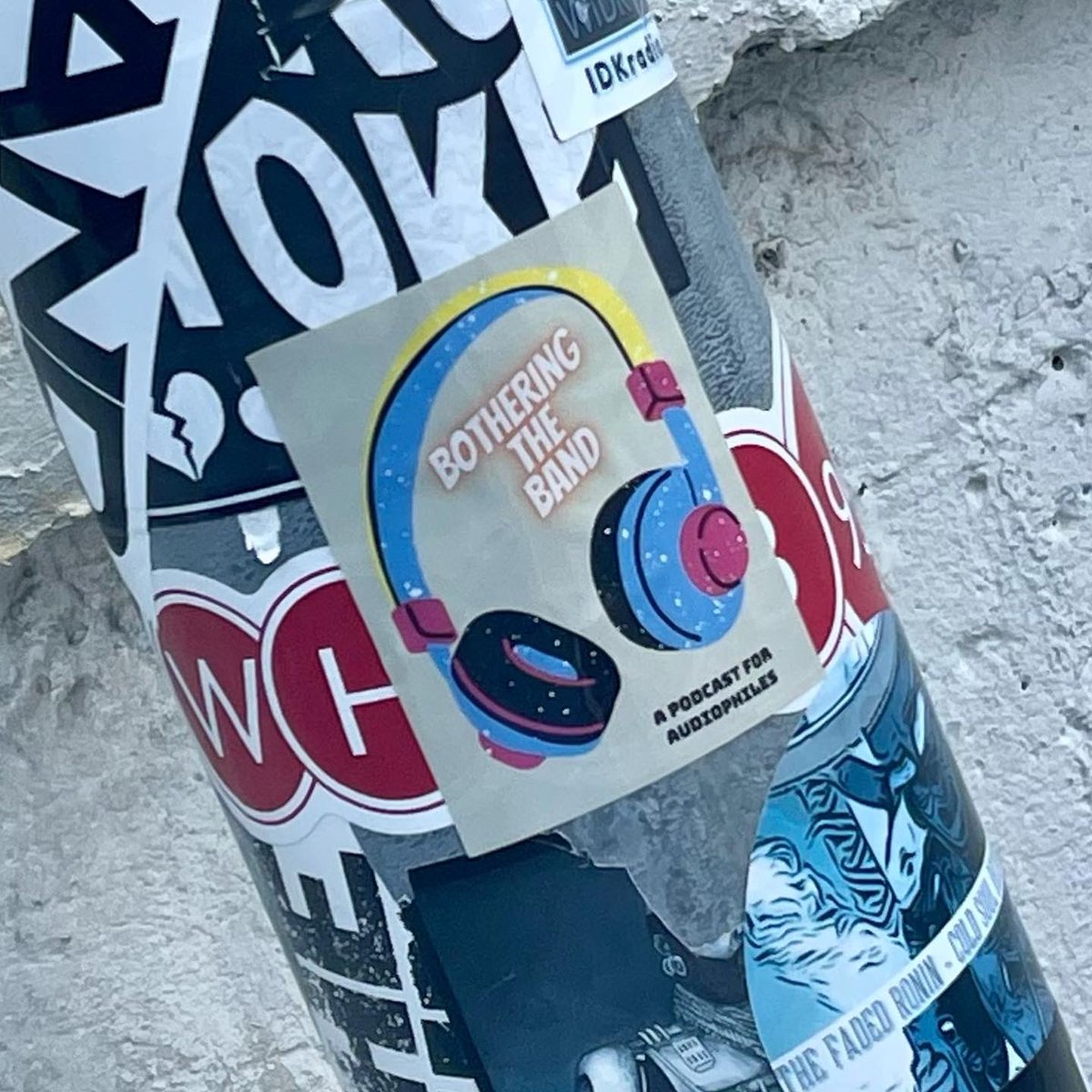 BotheringBand's tweet photo. #botheringtheband spotted in the wild! Show us your stickers!
#happyfriday #stickerjunkie #btb #musicjunkie https://t.co/JJx8kqgVcO