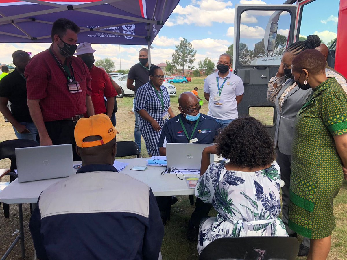 UIFBenefits's tweet photo. [PICS 📷] Deputy Minister of @deptoflabour, Ms Boitumelo Moloi, engaging clients &amp; officials in the #UIF mobile bus at Ithabeleng Secondary School in Wesselsbron, Free State province, today, 8 October 2021. https://t.co/IWTtOc0gjC