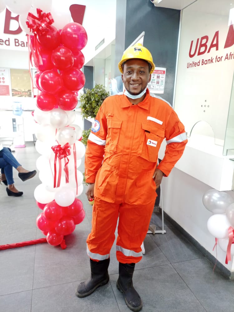UBACongo's tweet photo. Toujours heureux de vous mettre au premier plan.
Toujours heureux de vous faire sourire.
Toujours heureux de vous servir; C'est notre promesse envers vous.
Merci de nous avoir choisi 🥰🥰
#CustmerServiceWeek #CSW2021 https://t.co/uvc9KSLyp3