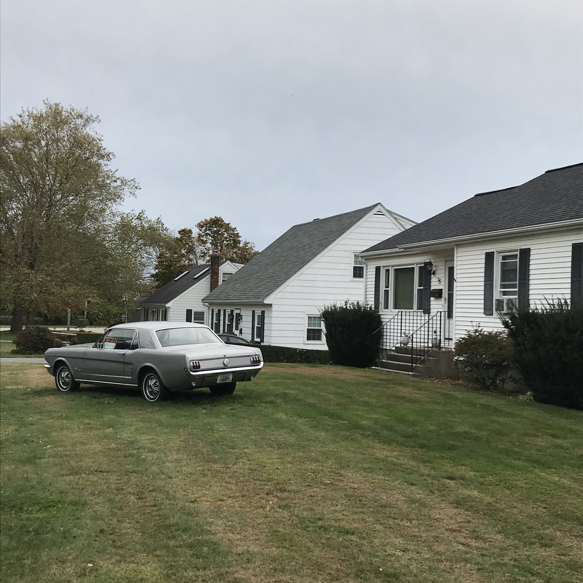 Here's a nice little #1966Mustang coupe for sale in New England for #flashbackfriday.
I was driving through the backroads north of Boston when I came across this one that was for sale in someone's front yard.