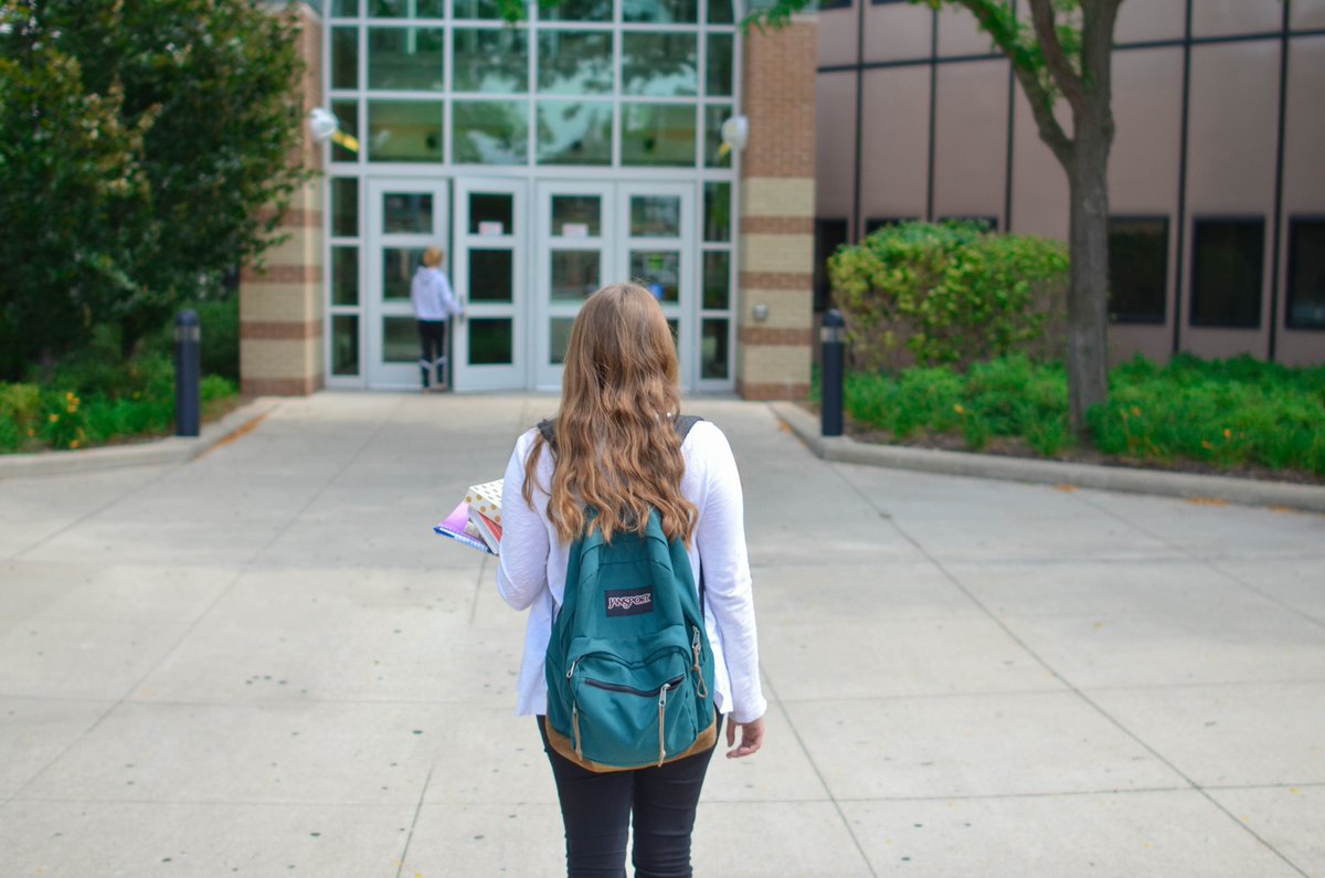 LeonLevineFdn's tweet photo. In Durham NC, the @EmilyKCenter provides motivated, low-income students w/ intensive academic support &amp; guidance to help them pursue post-secondary success. Proud to help the Center expand access to opportunities in the Triangle! To learn more visit: https://t.co/hqzXVWH6yf https://t.co/x6HPDhlOV4