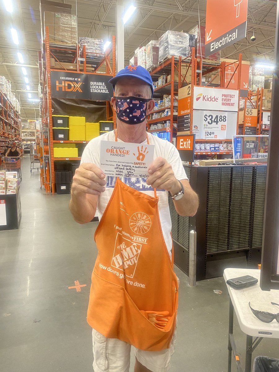 1267homedepot's tweet photo. Big thanks to our associates here @1267homedepot. Gabe, Anthony, Gavin, Mike, Charlie and Billy keeping the workplace a safe place!!! #safetytakeseveryone #glovesonalways #safetyispersonal #stayinfocus #safetybravo https://t.co/K2kU80JbH0
