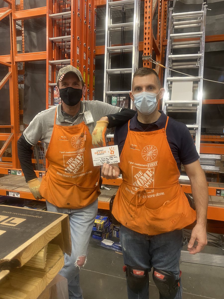 1267homedepot's tweet photo. Big thanks to our associates here @1267homedepot. Gabe, Anthony, Gavin, Mike, Charlie and Billy keeping the workplace a safe place!!! #safetytakeseveryone #glovesonalways #safetyispersonal #stayinfocus #safetybravo https://t.co/K2kU80JbH0