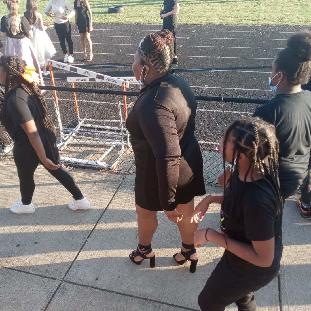 Phatz1966's tweet photo. My oldest granddaughter was in the running of Stratford Homecoming Cort she tied 2nd place. Its the SMILE, HAIR AND HEELS FOR THIS GRANNY https://t.co/36wX62JQl2