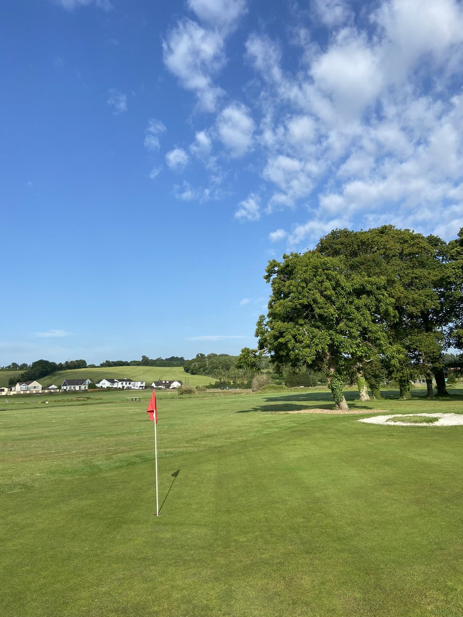 GolfStarcross's tweet photo. The last weekend of our 2021 season is just around the corner and the weather is set fair, make sure you don’t miss out! ☀️ 9 holes just £7 golfers of all abilities very welcome, for anymore info send us a message or call us on 01626 891918 ⛳️ https://t.co/EiicQdHWcf