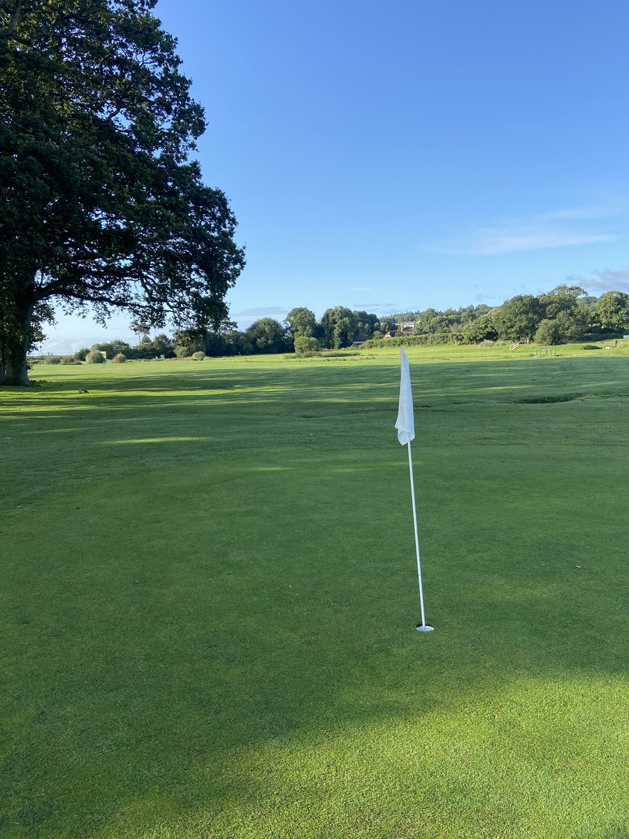GolfStarcross's tweet photo. The last weekend of our 2021 season is just around the corner and the weather is set fair, make sure you don’t miss out! ☀️ 9 holes just £7 golfers of all abilities very welcome, for anymore info send us a message or call us on 01626 891918 ⛳️ https://t.co/EiicQdHWcf
