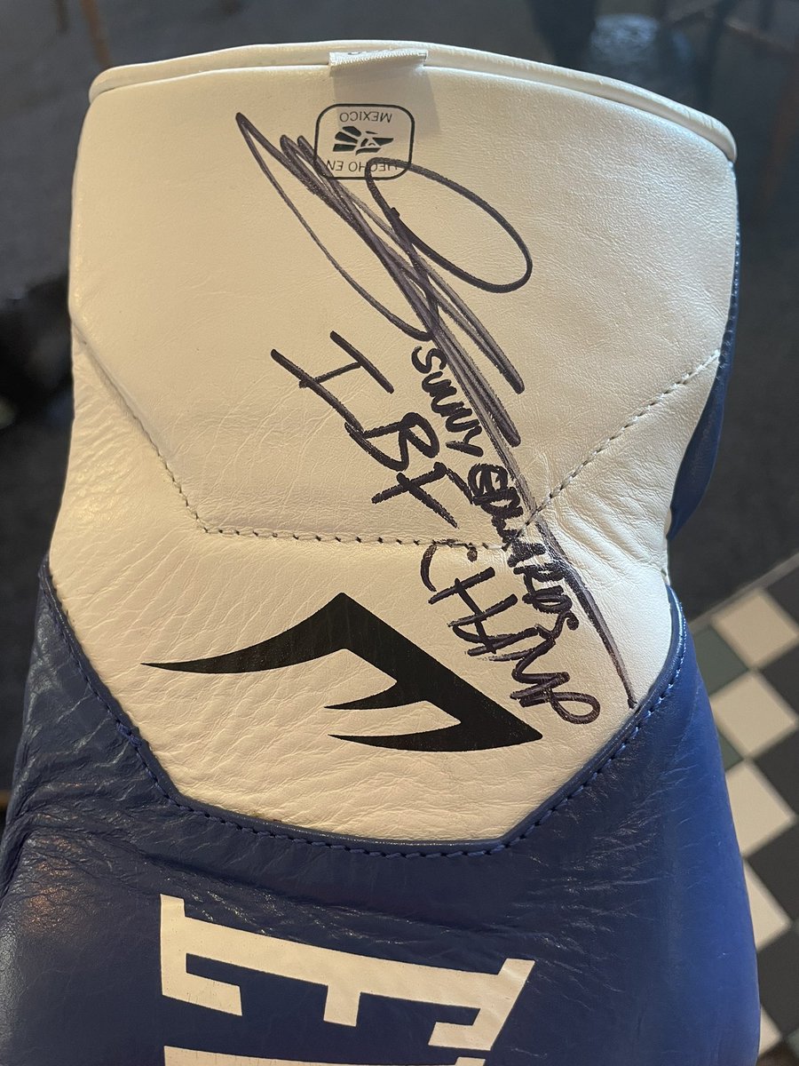 TrickyBlade30's tweet photo. Don’t really tweet that often but want to say a massive thank you to the IBF Champion @SunnyEdwards for donating a signed glove for our mate who sadly took his own life due to mental health and depression one of the biggest illnesses in the uk! We will be auctioning the glove https://t.co/7RCz8SEqK1