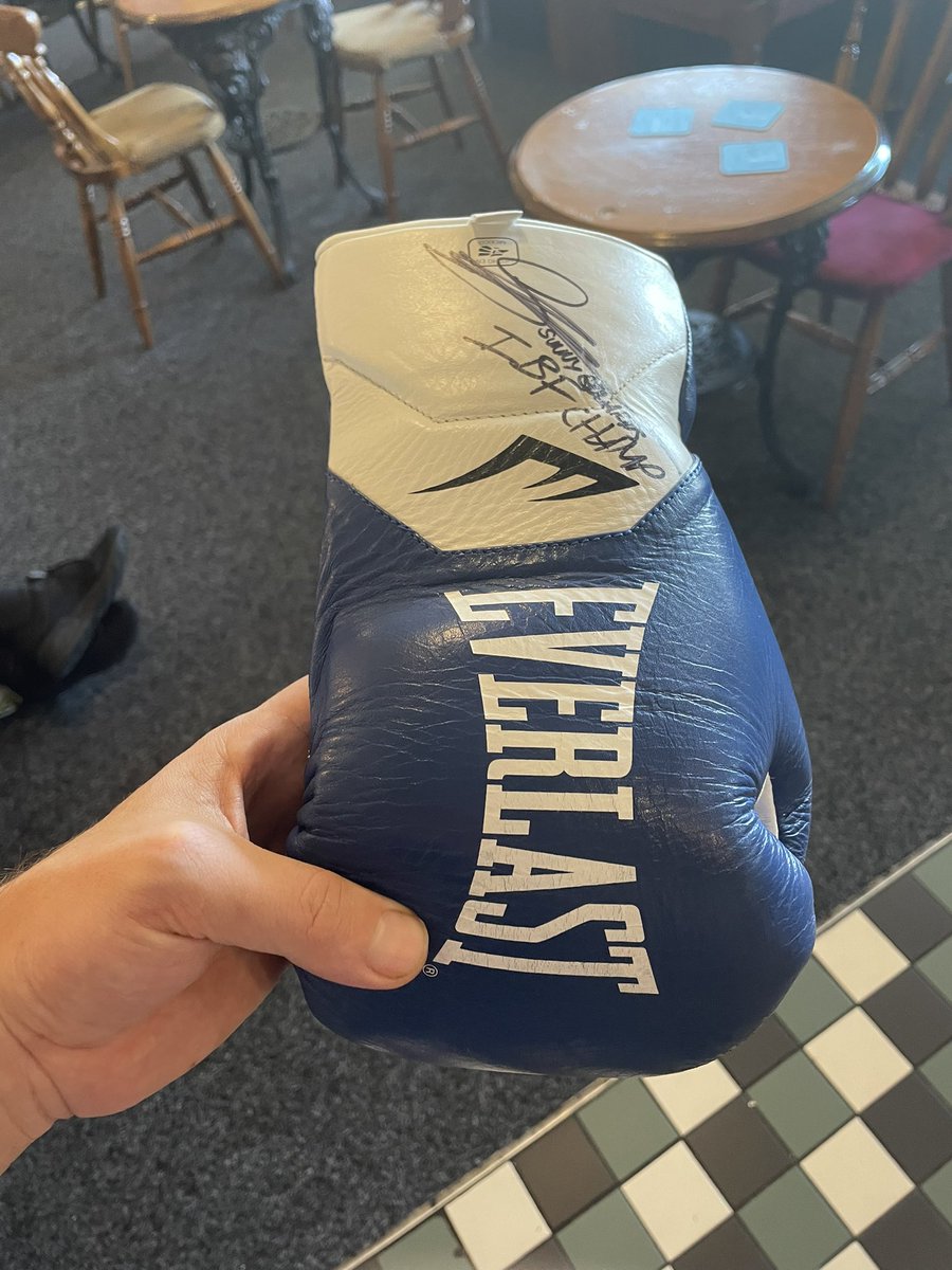 TrickyBlade30's tweet photo. Don’t really tweet that often but want to say a massive thank you to the IBF Champion @SunnyEdwards for donating a signed glove for our mate who sadly took his own life due to mental health and depression one of the biggest illnesses in the uk! We will be auctioning the glove https://t.co/7RCz8SEqK1