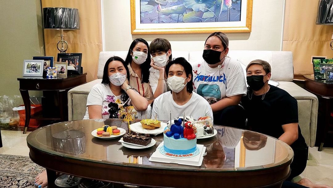 nongderrr's tweet photo. พีพี นี่แม่บิวกิ้น 55555555555555 #คีมีโนโต๊ะ https://t.co/qzVSwmLckN